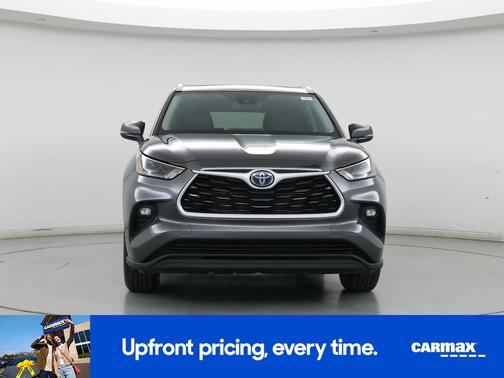 Gray 2023 Toyota Highlander Hybrid XLE