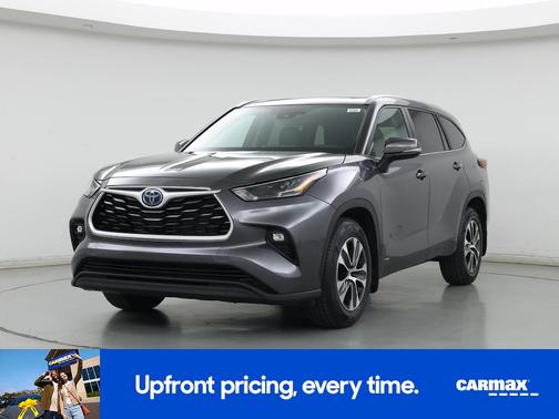 Gray 2023 Toyota Highlander Hybrid XLE