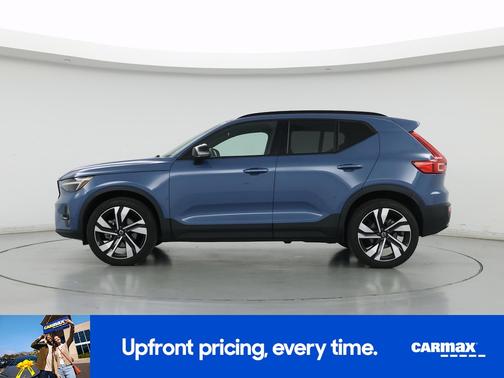 Blue 2023 Volvo XC40 B5 Plus Dark Theme