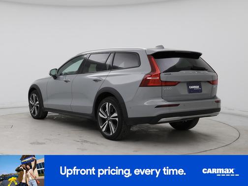 2025 Volvo V60 Cross Country B5 Plus