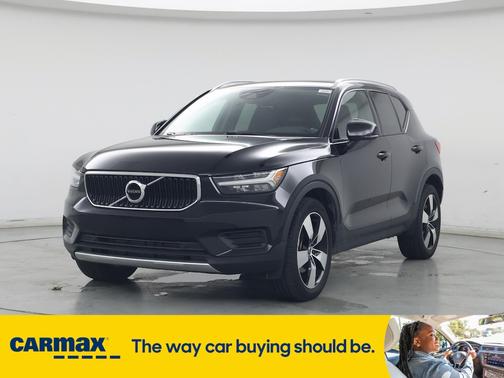 2022 Volvo XC40 T5 Momentum