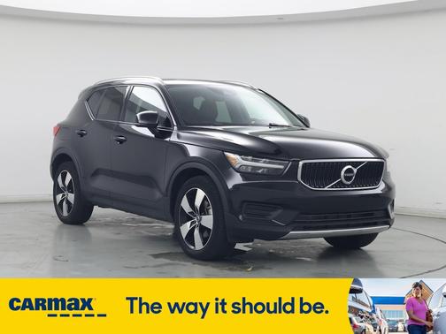 2022 Volvo XC40 T5 Momentum