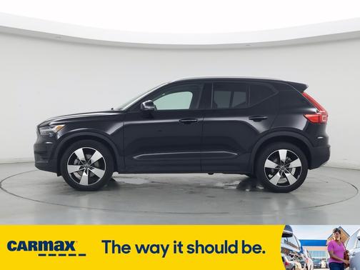2022 Volvo XC40 T5 Momentum