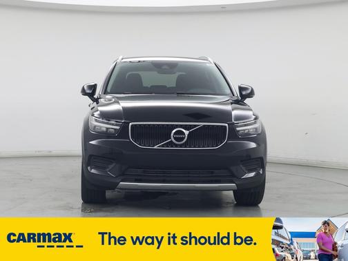 2022 Volvo XC40 T5 Momentum