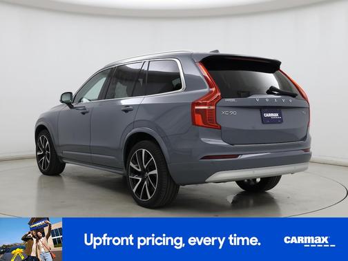 2022 Volvo XC90 T6 Momentum