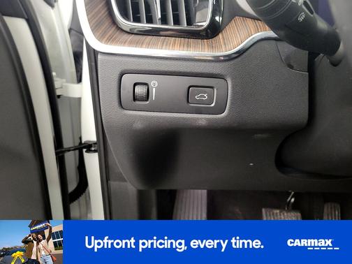 2022 Volvo XC60 B5 Momentum