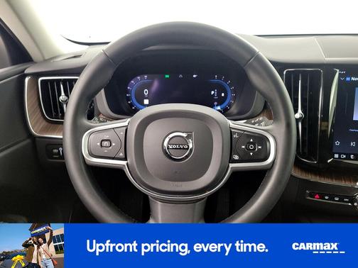 2022 Volvo XC60 B5 Momentum