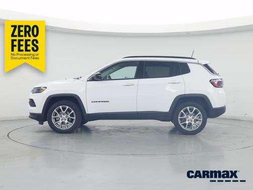 White 2022 Jeep Compass Latitude Lux