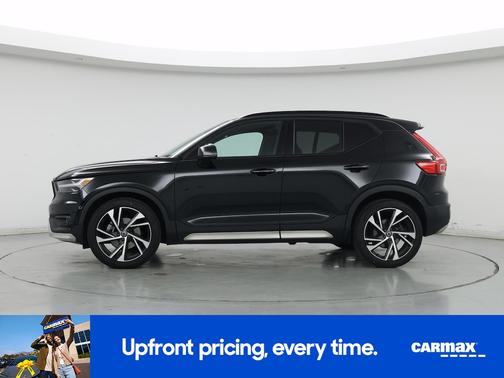 Black 2022 Volvo XC40 T5 R-Design