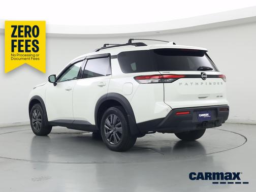 White 2023 Nissan Pathfinder SV