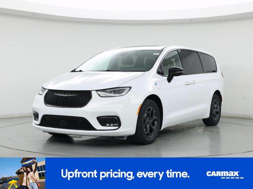 White 2023 Chrysler Pacifica Hybrid Limited