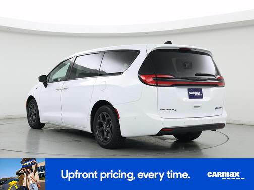 White 2023 Chrysler Pacifica Hybrid Limited