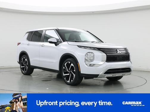 White 2022 Mitsubishi Outlander SE