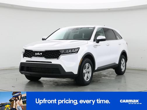 White 2023 Kia Sorento LX