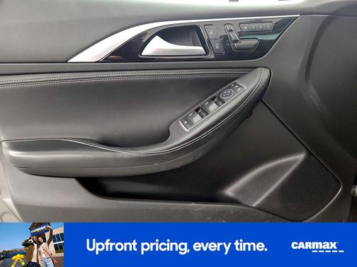 2017 INFINITI QX30 Premium