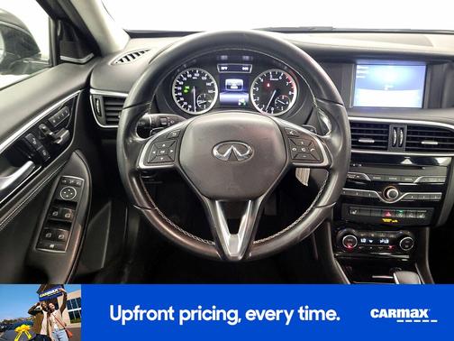 2017 INFINITI QX30 Premium