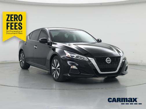 Black 2022 Nissan Altima SV