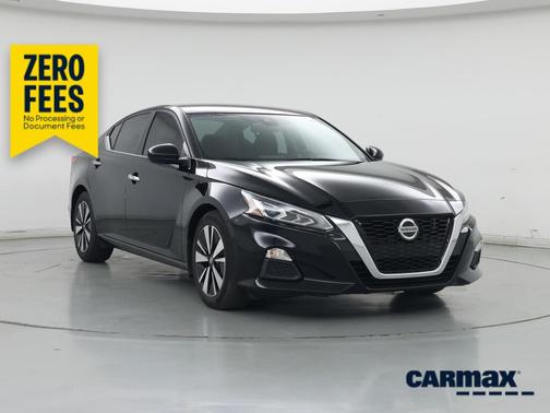 Black 2022 Nissan Altima SV