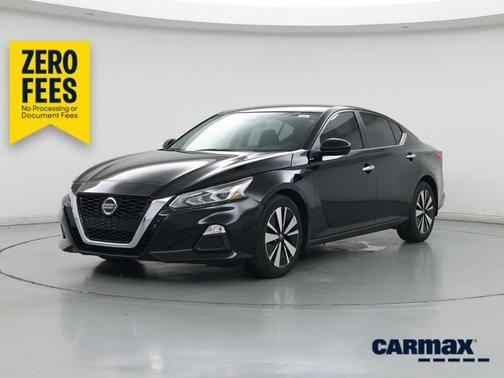 Black 2022 Nissan Altima SV