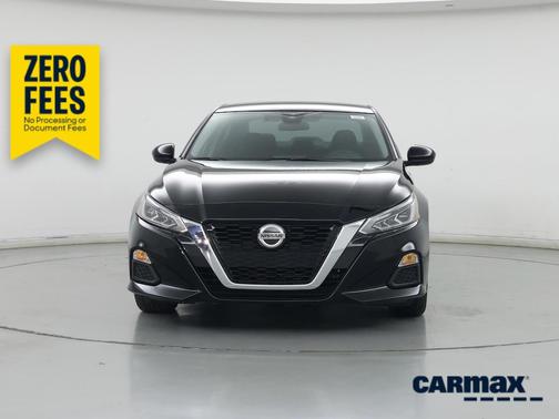 Black 2022 Nissan Altima SV