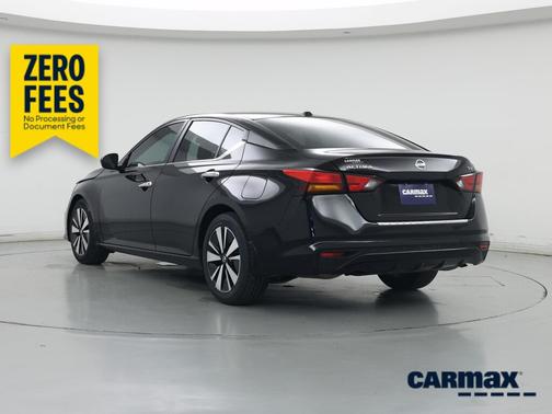 Black 2022 Nissan Altima SV