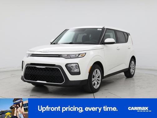 White 2022 Kia Soul LX