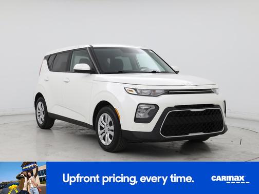 White 2022 Kia Soul LX