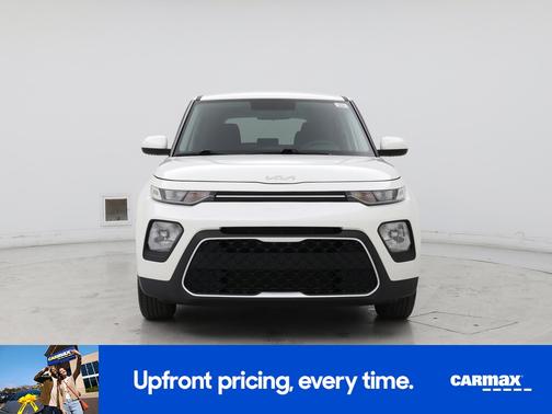 White 2022 Kia Soul LX