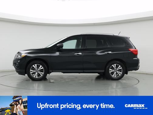 Black 2017 Nissan Pathfinder SL