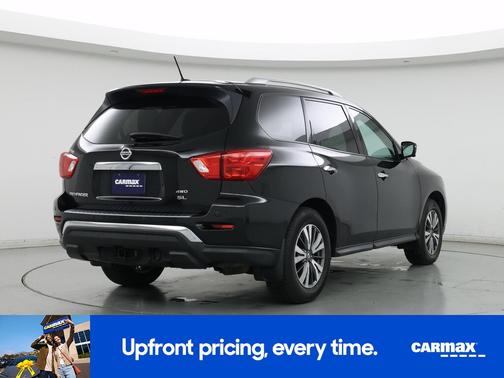 Black 2017 Nissan Pathfinder SL