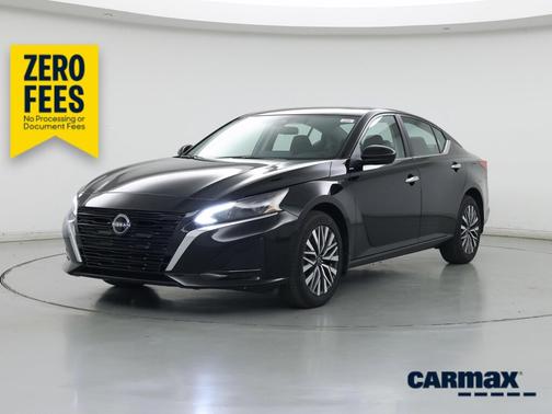 Black 2023 Nissan Altima SV
