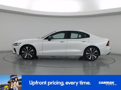 2022 Volvo S60 B5 Momentum