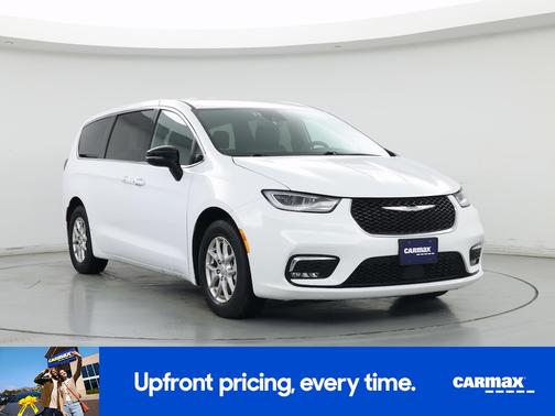 White 2025 Chrysler Pacifica Select