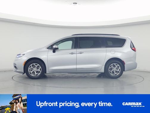 Silver 2023 Chrysler Pacifica Limited