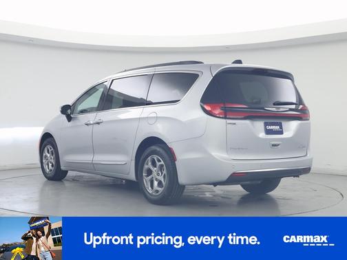 Silver 2023 Chrysler Pacifica Limited