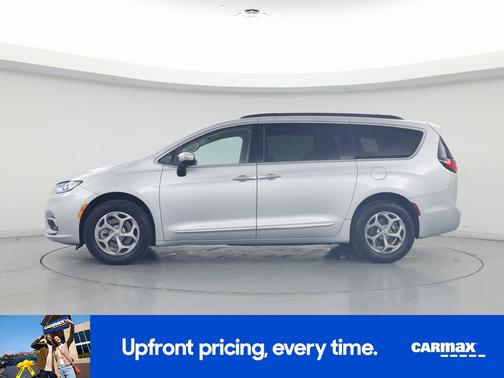 Silver 2023 Chrysler Pacifica Limited