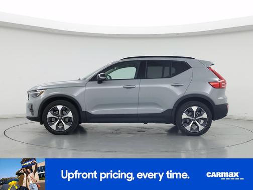 2024 Volvo XC40 B5 Plus Dark Theme