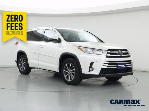 White 2018 Toyota Highlander XLE