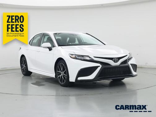 White 2023 Toyota Camry SE