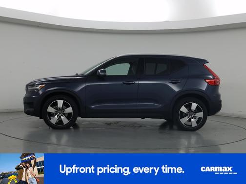 2022 Volvo XC40 T5 Momentum