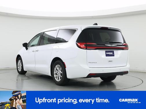White 2025 Chrysler Pacifica Select