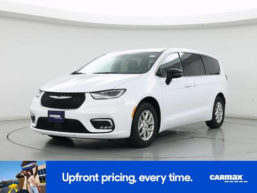 White 2025 Chrysler Pacifica Select