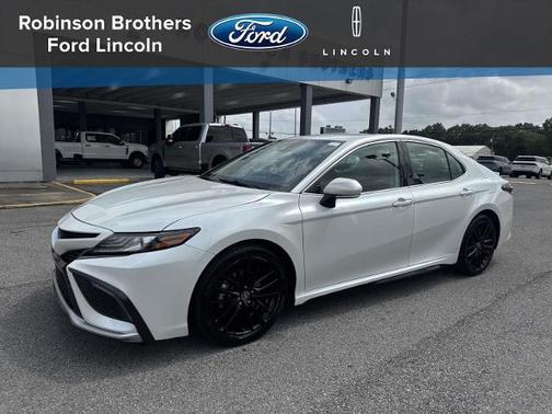 White 2022 Toyota Camry XSE