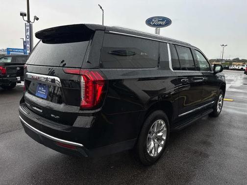 2022 GMC Yukon XL SLT