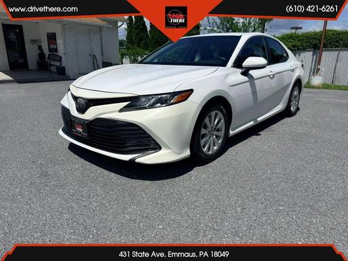 White 2018 Toyota Camry LE