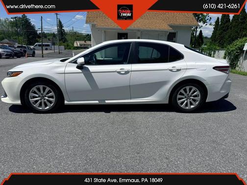 White 2018 Toyota Camry LE
