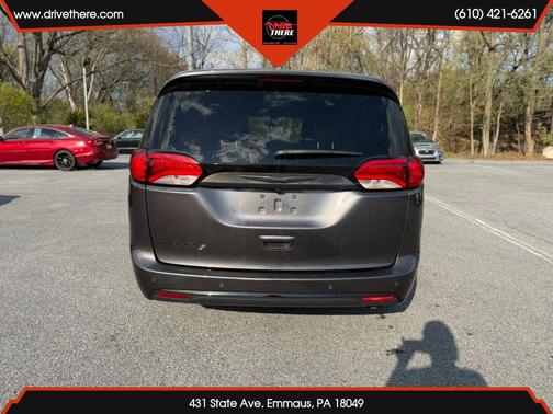 Gray 2020 Chrysler Pacifica Touring L