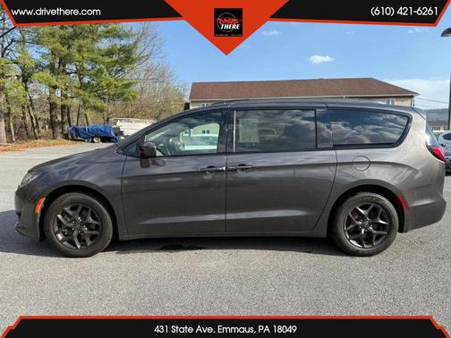 Gray 2020 Chrysler Pacifica Touring L