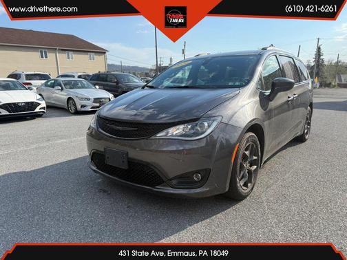 Gray 2020 Chrysler Pacifica Touring L