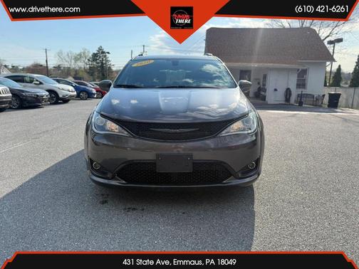 Gray 2020 Chrysler Pacifica Touring L